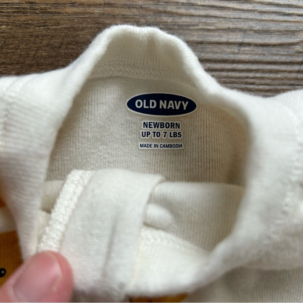 Old Navy Footie Pajamas Zipper Lot Newborn Up to 7 lbs Gender Neutral Unisex Boy - Picture 10 of 11